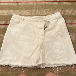 GILLI White skirt size Med.